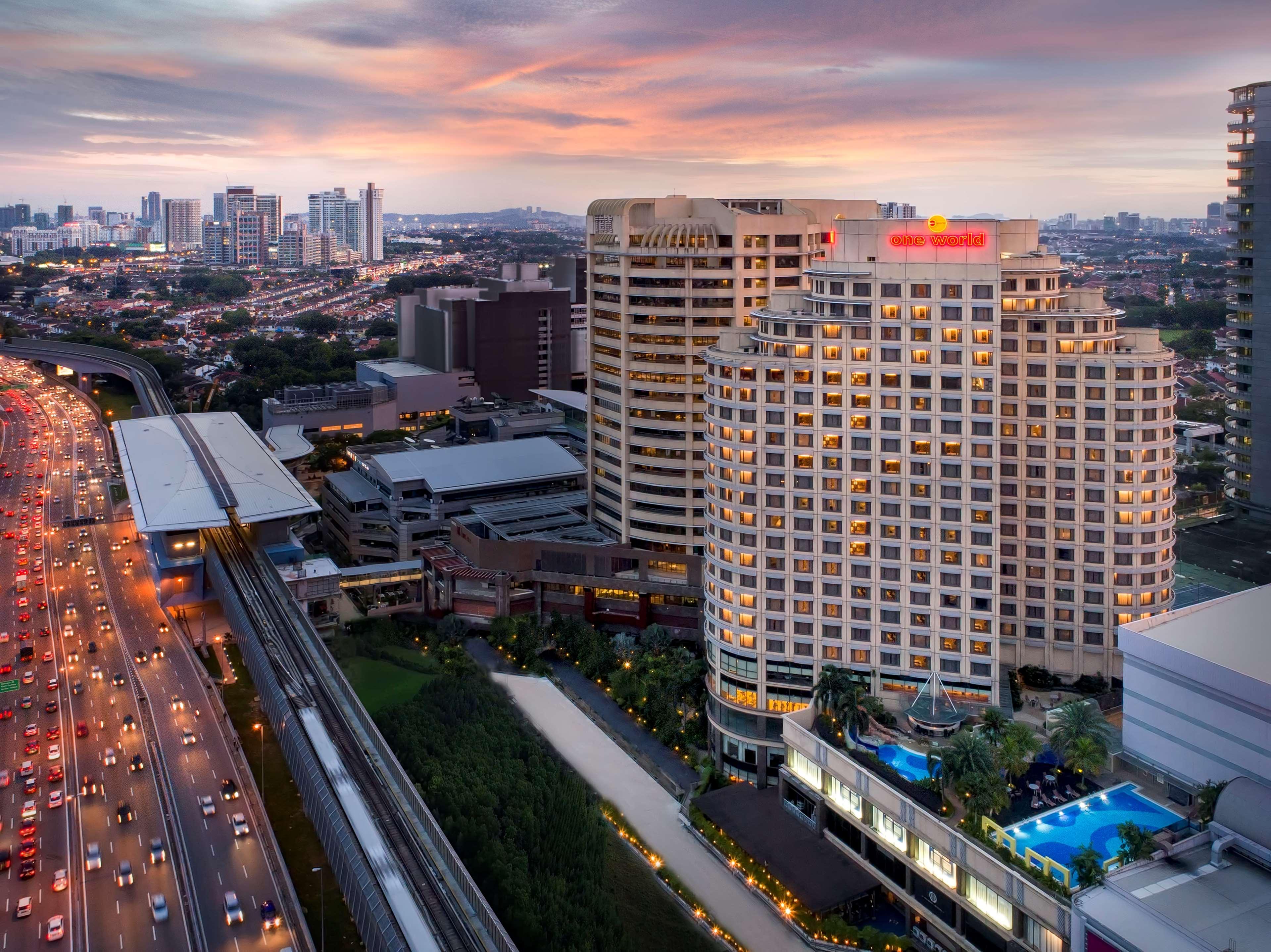 One World Hotel Petaling Jaya Exterior foto The hotel in 2016