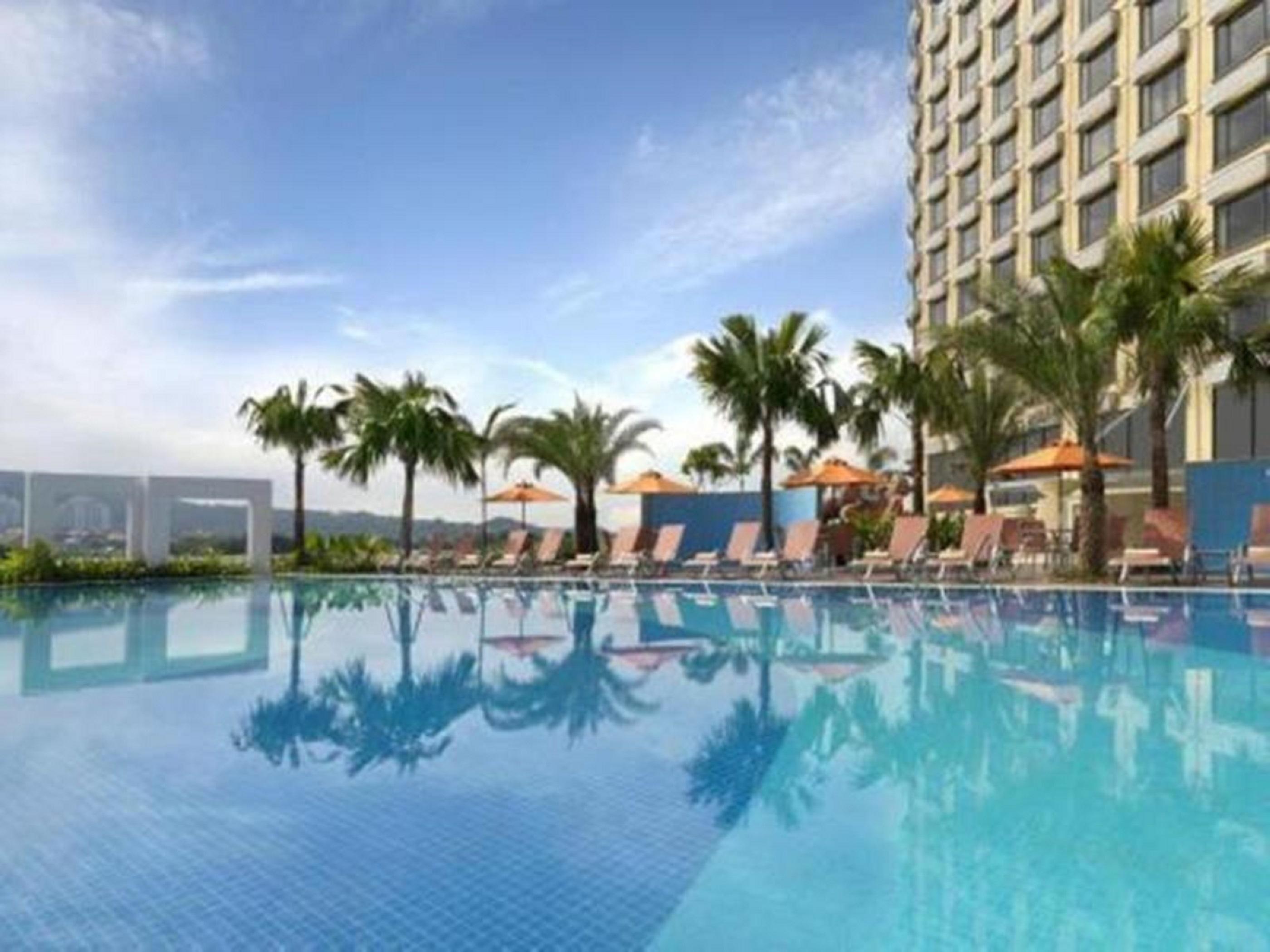 One World Hotel Petaling Jaya Exterior foto The swimming pool at the hotel