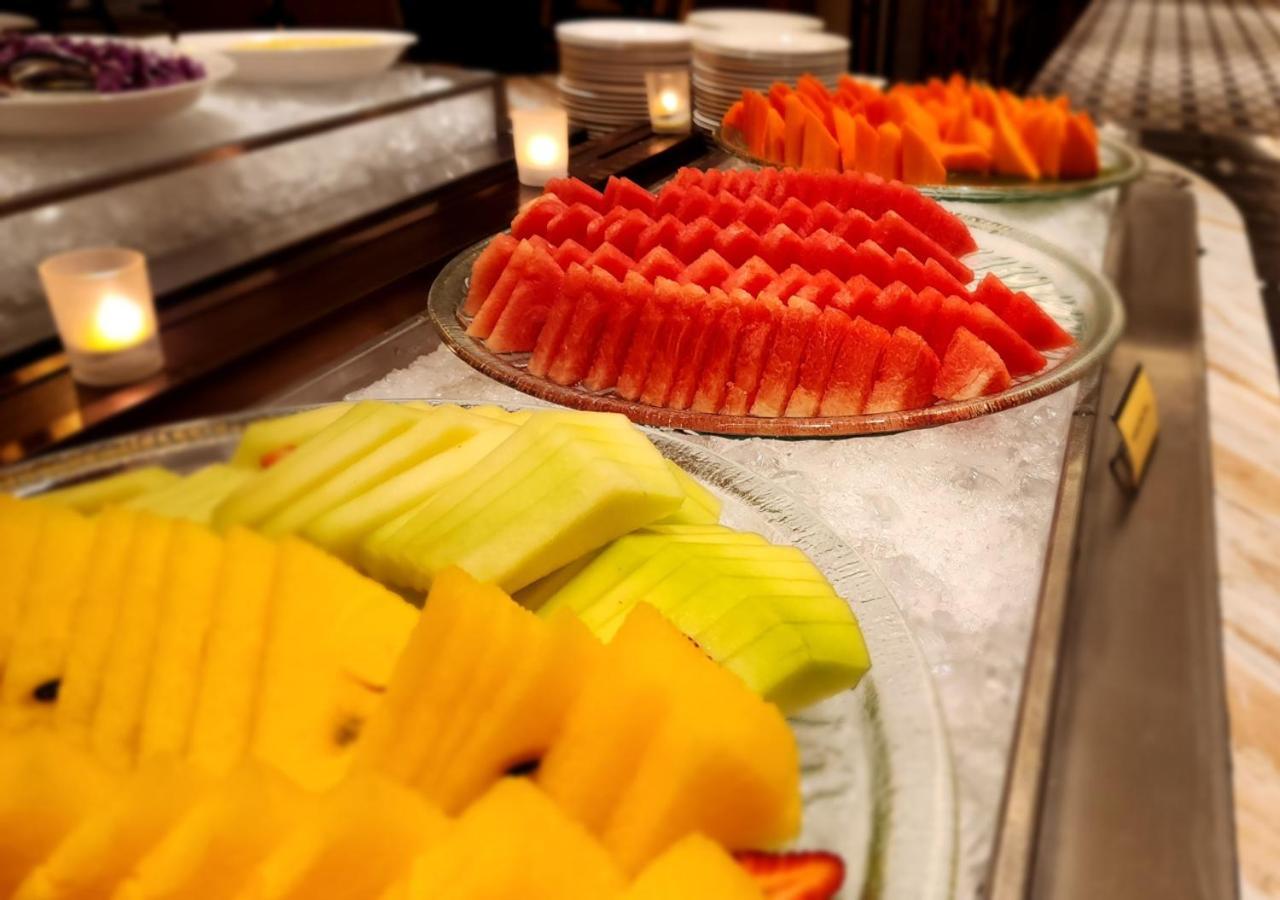 One World Hotel Petaling Jaya Exterior foto Fruit salad