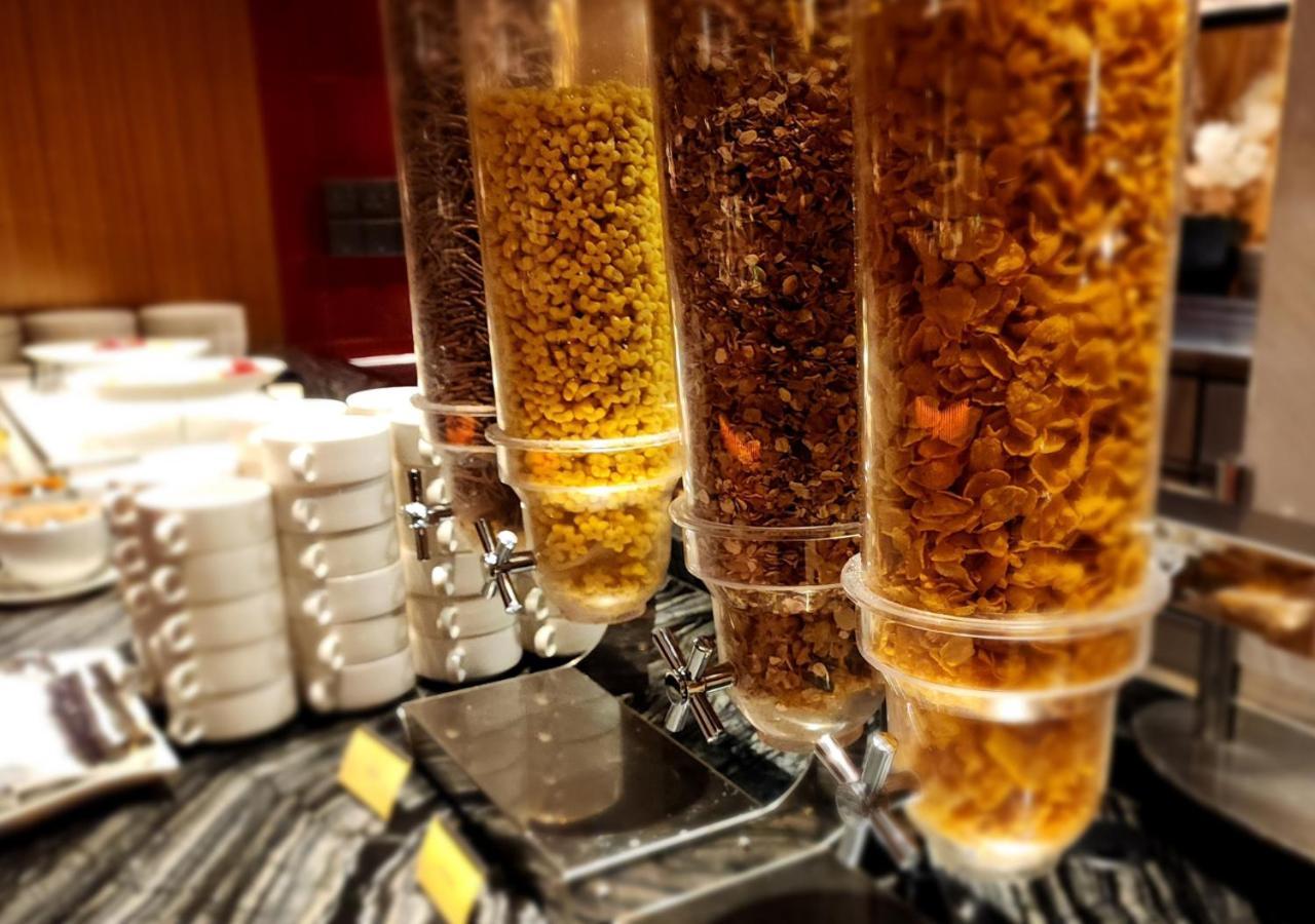 One World Hotel Petaling Jaya Exterior foto A tea dispenser