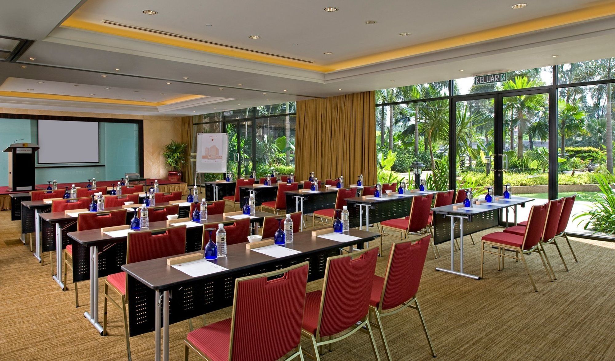One World Hotel Petaling Jaya Facilidades foto Meeting room at the Royal Garden Hotel