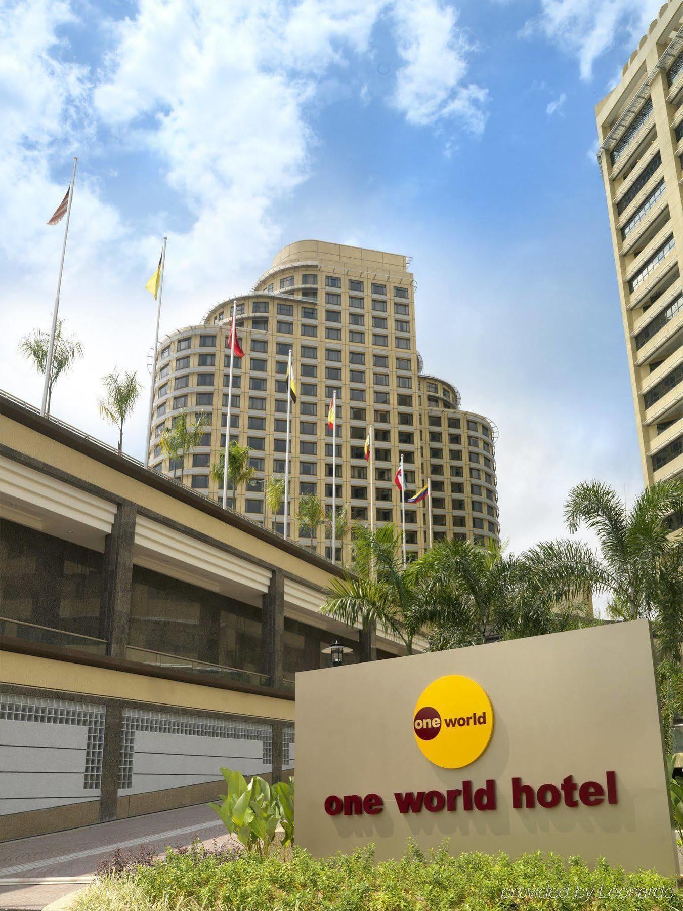 One World Hotel Petaling Jaya Exterior foto The hotel in 2012